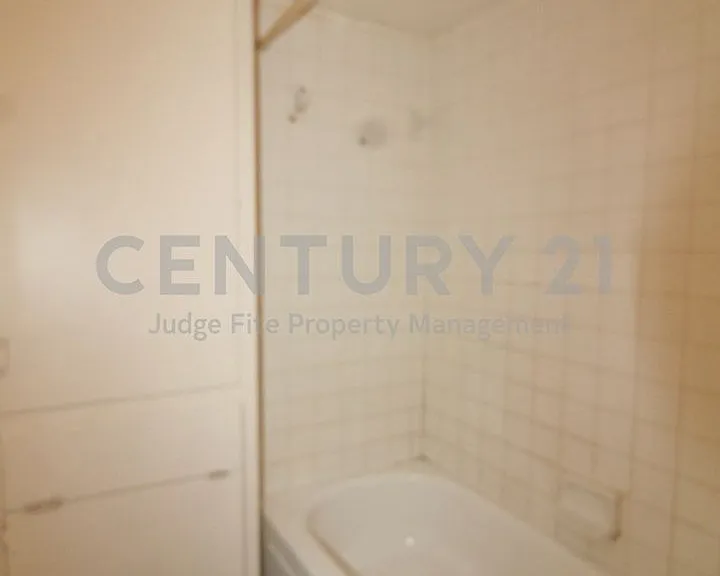 715 E 3rd St #2 — Photo 6