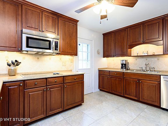 3rd image of 407 N Everett Dr