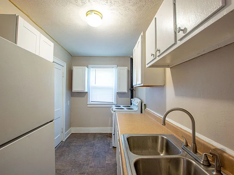 2202 Wirt St — Photo 8