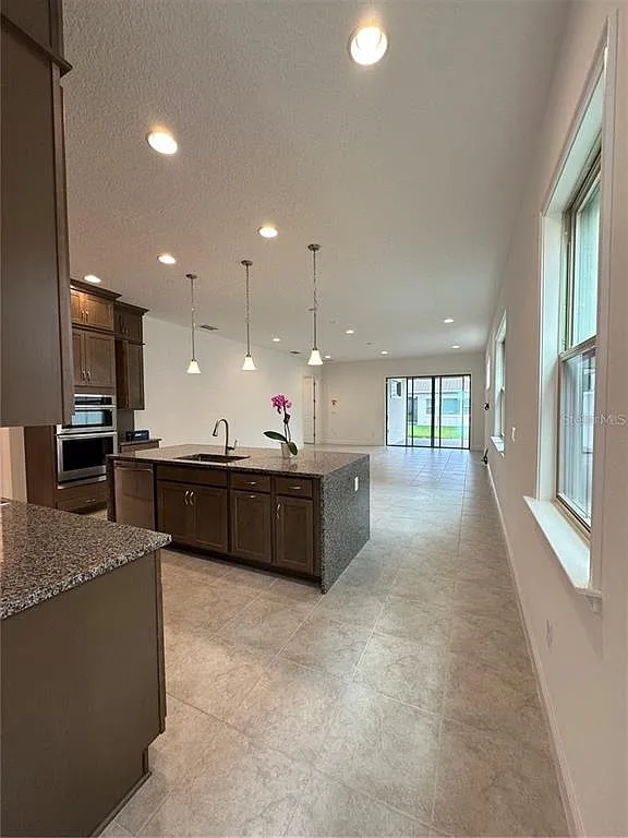 5 bed, 4.5 bath, 2958 sqft, $4,100 — Photo 4