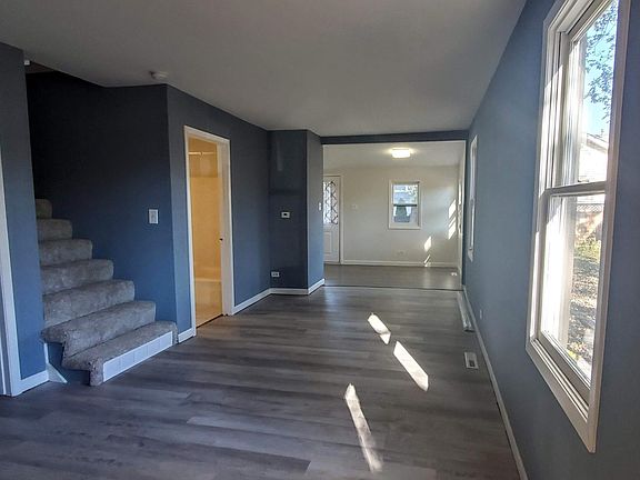 2nd image of 320 Oakdale Ave
