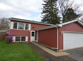 418 Santa Barbara Rd, Lakemoor, IL 60051