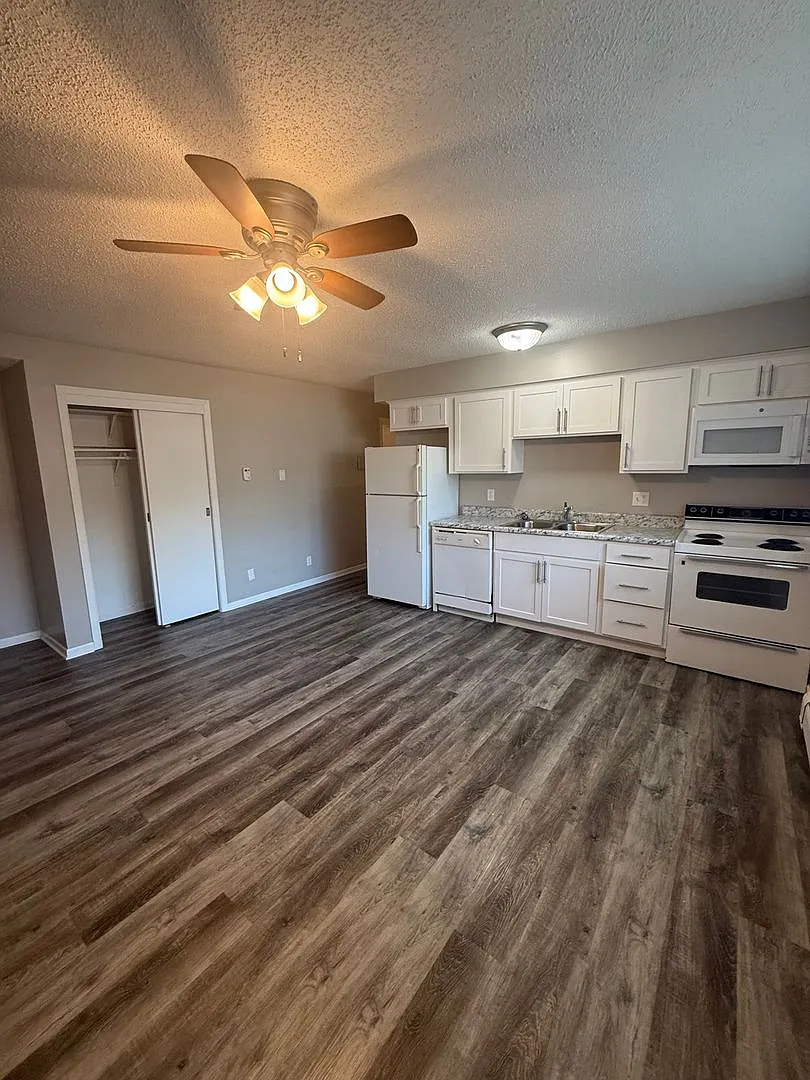1136 G Street — Photo 2