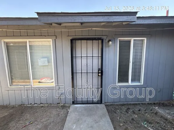 388 Crestwood Ave, Woodlake, CA