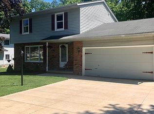 12731 Woodridge Dr, North Royalton, OH 44133