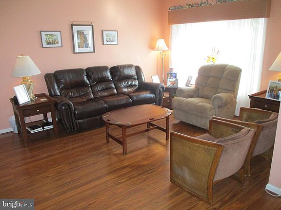4th image of 49 Marble House Dr