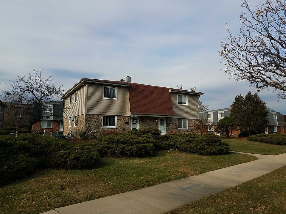 2nd image of 168 Surrey Dr Unit 168