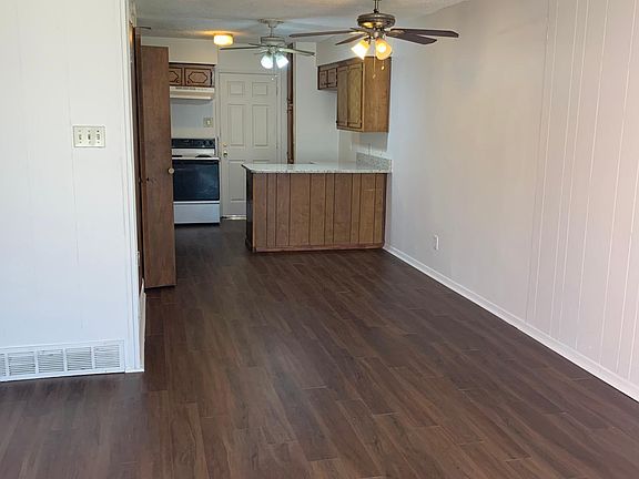 2nd image of 421 Cousins Ln #B