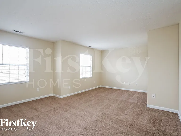 10883 Ashwood Dr — Photo 2
