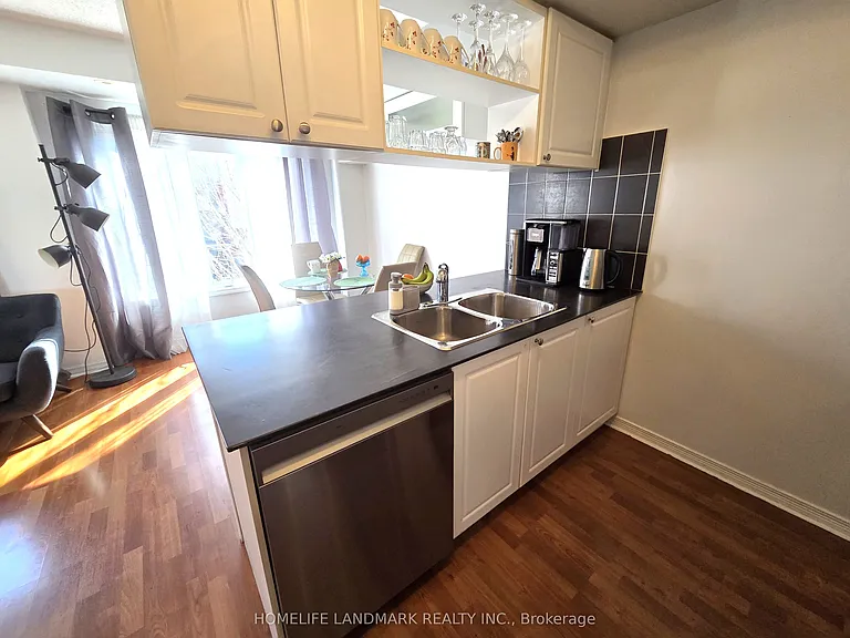 74 Munro St #2 — Photo 2