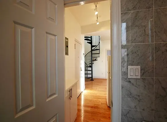 Rented by REAL New York | media 10