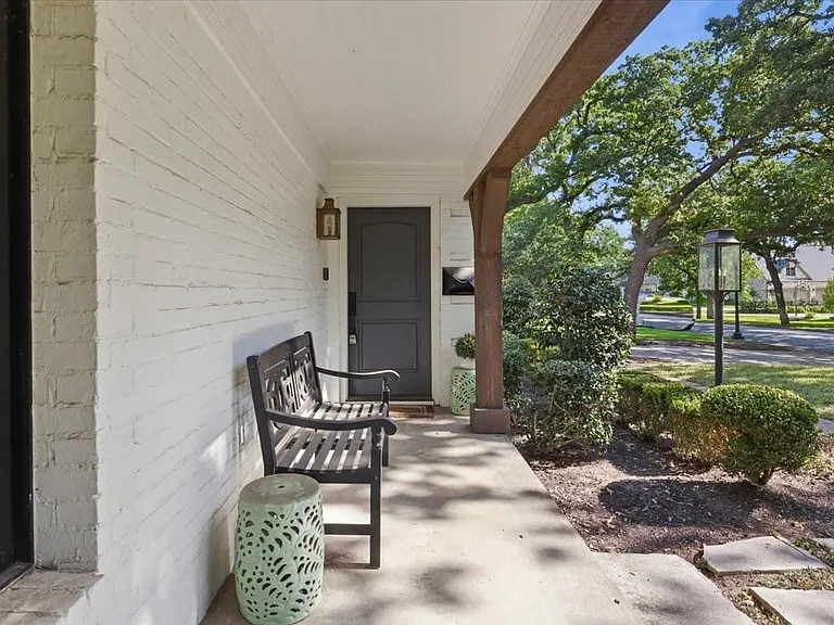 329 Eastwood Ave — Photo 7