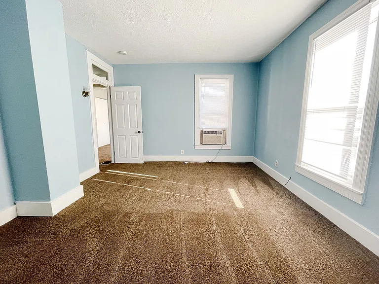 258 SW 2nd St — Photo 11