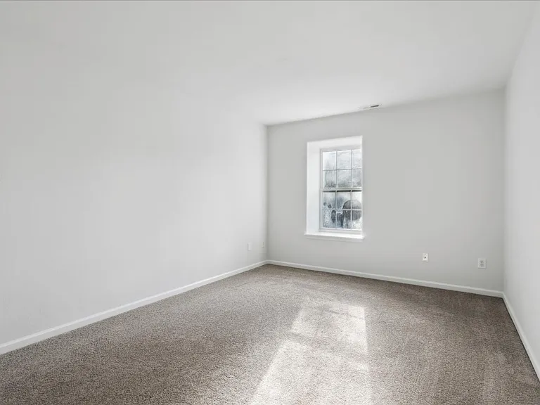 100 Post Oak Rd — Photo 19