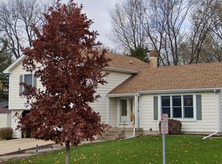 704 Gray St, Saint Charles, IL