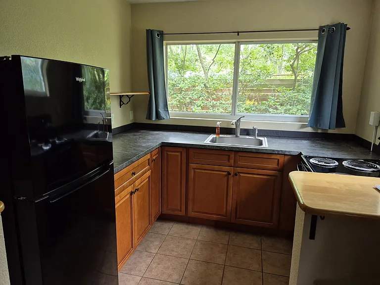 1209 NE 21st Ave — Photo 5