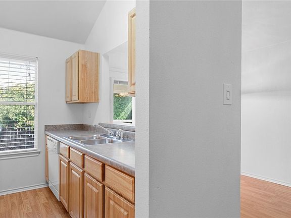 5th image of 260 Sagebrook Dr