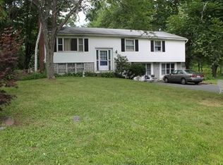 97 Pondview Dr, Amherst, MA 01002