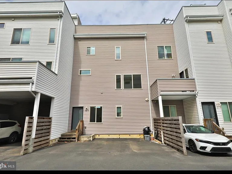 2663 Amber St — Photo 12