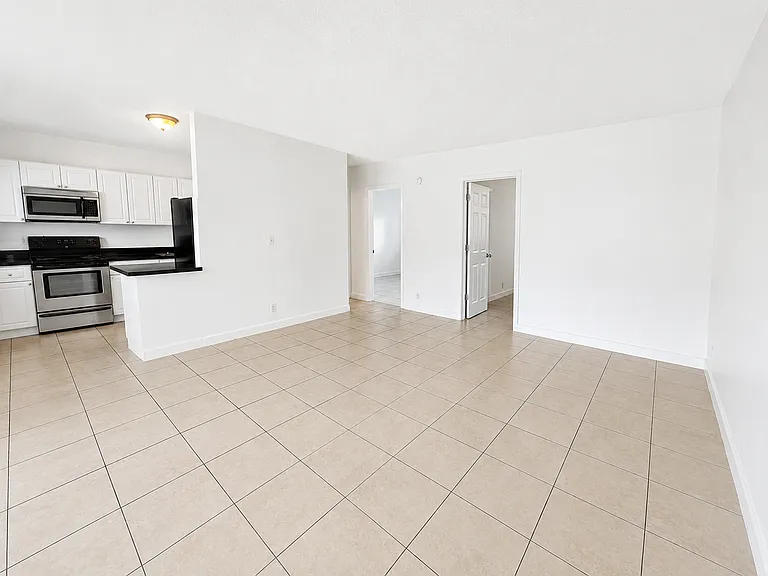 701 SW 14th Ave — Photo 5
