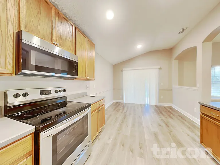 1105 Maple Ln — Photo 6