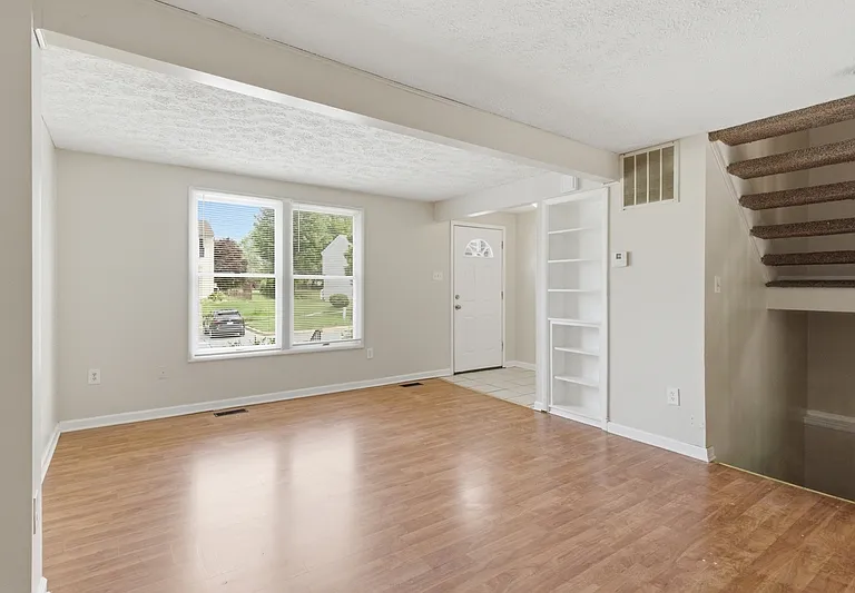 19 Hoban Ct — Photo 3
