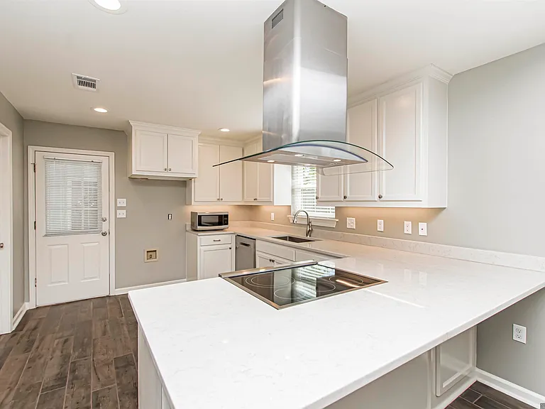 13333 Parwood Ave — Photo 5
