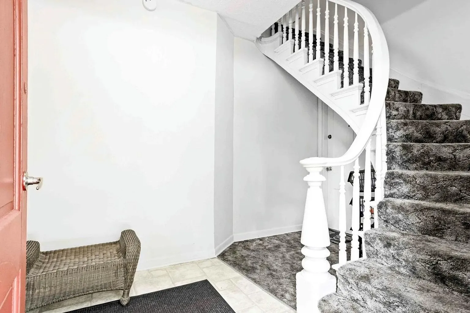 410 E Grove St APT 1 photo 1