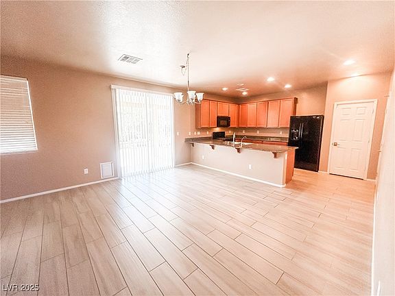 5th image of 976 Baronet Dr
