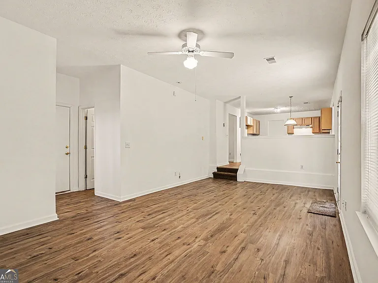 2233 Glen Briar Way — Photo 5