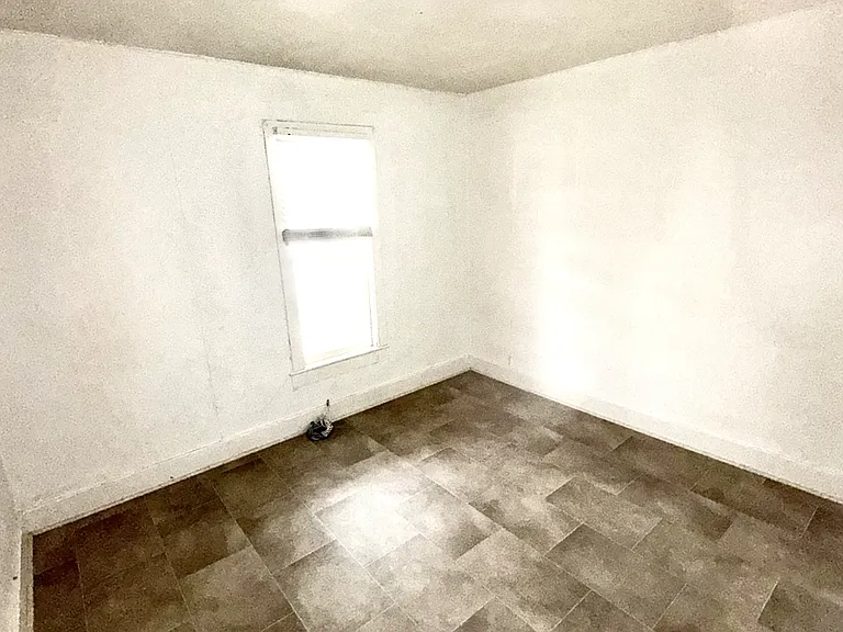 912 Pleasant St — Photo 10