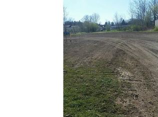 209 Cherry Ave, Chardon, OH 44024