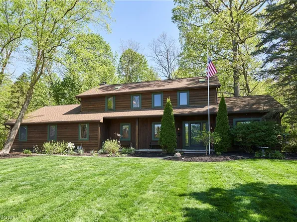 8013 Buckthorn Dr, Mentor, OH 44060