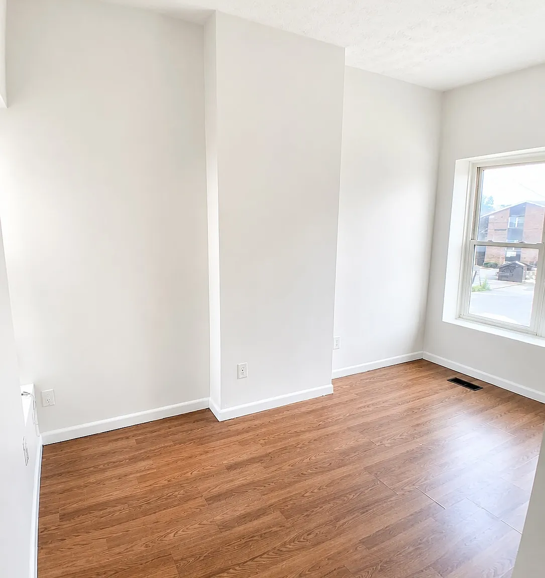 10 bed, 4000 sqft, $800 — Photo 3