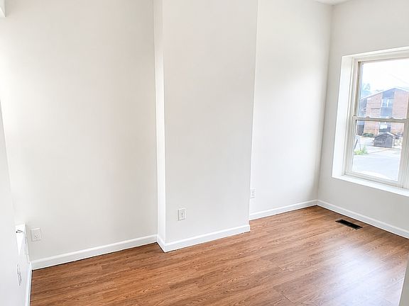3rd image of 103 W 9th Ave #10