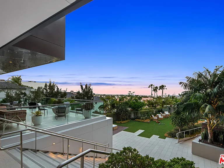 8420 Sunset Blvd #405 — Photo 3