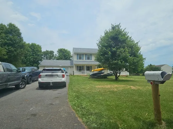 112 Speedway Dr, Falling Waters, WV 25419