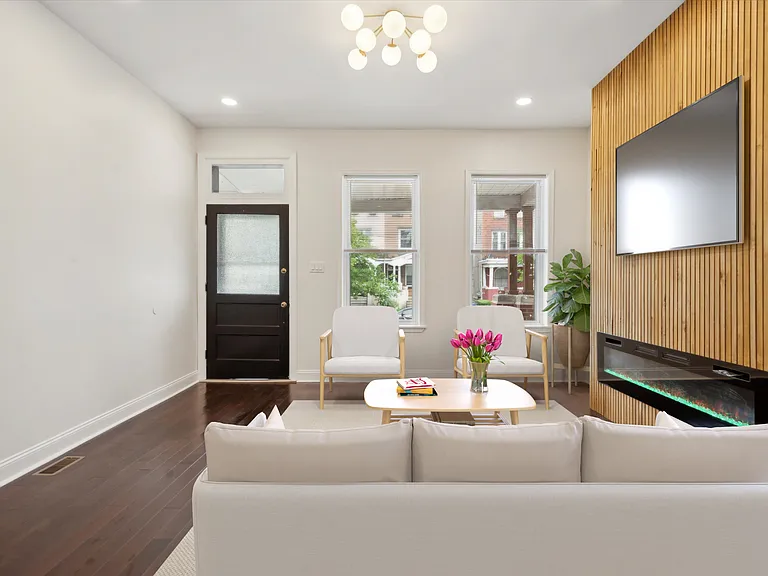 4911 Warrington Ave — Photo 57