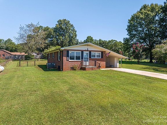 3rd image of 1258 Park Cir
