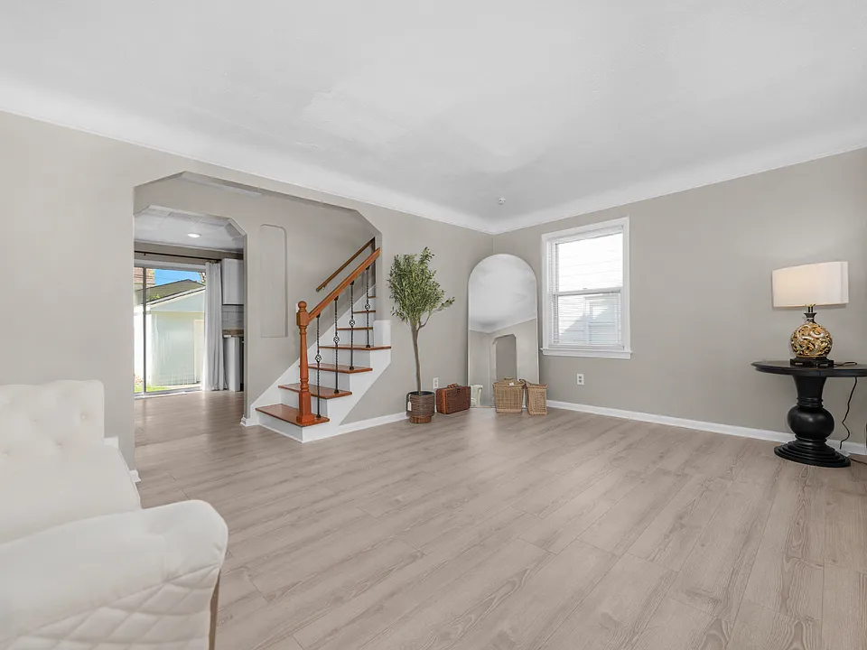 18214 Lewis Dr