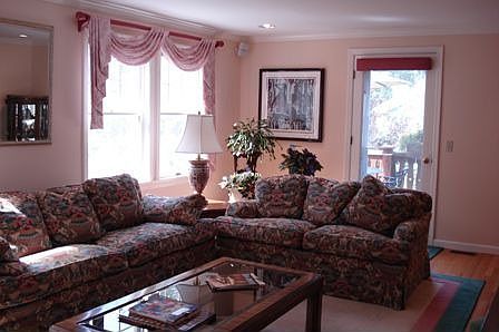 Living with door to deck