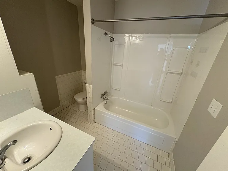1502 W South St E — Photo 7