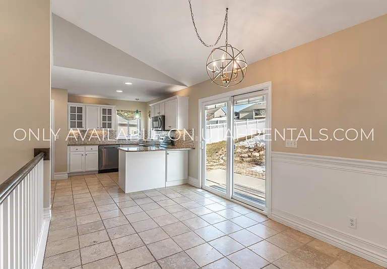 1595 S 50 W — Photo 9