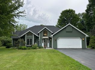 13 Pine Ridge Dr, Morrisonville, NY 12962