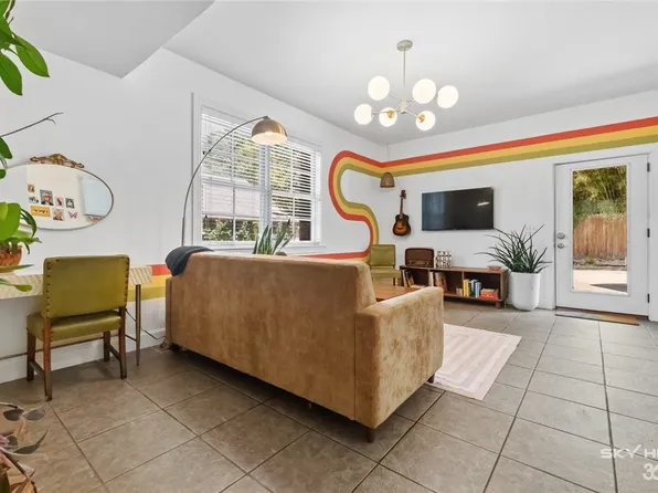 204 N Shipley Aly APT 103, Fayetteville, AR 72701