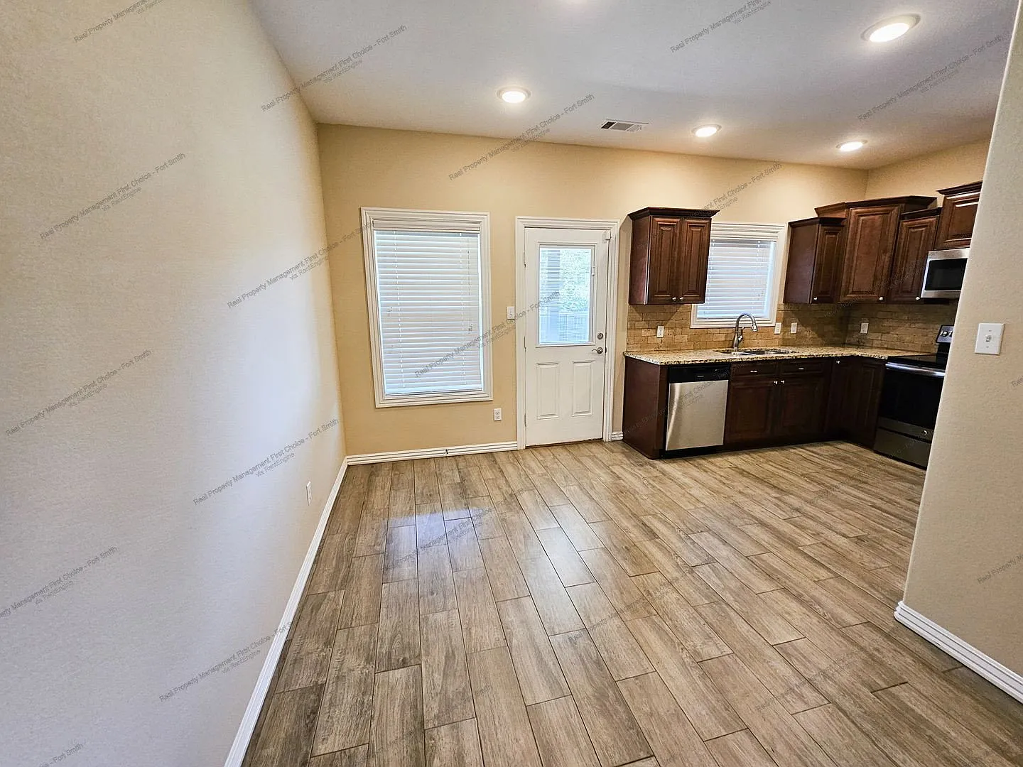 3 bed, 2.5 bath, 1650 sqft, $1,649 — Photo 4