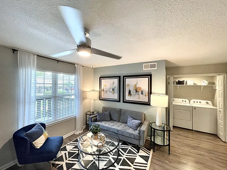 1520 Enclave Pkwy — Photo 27