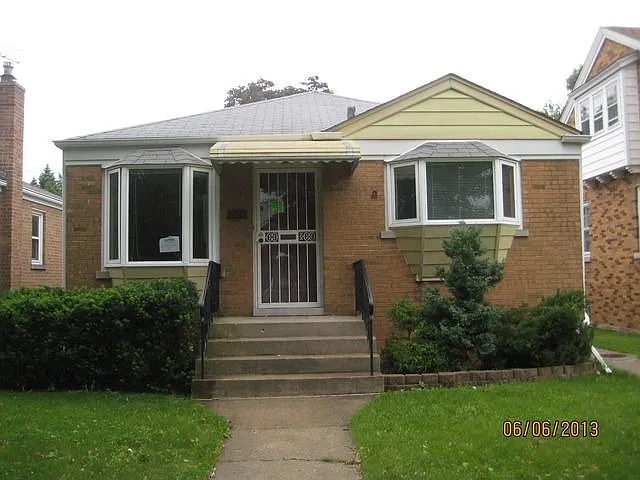 2550 Maple St photo 1