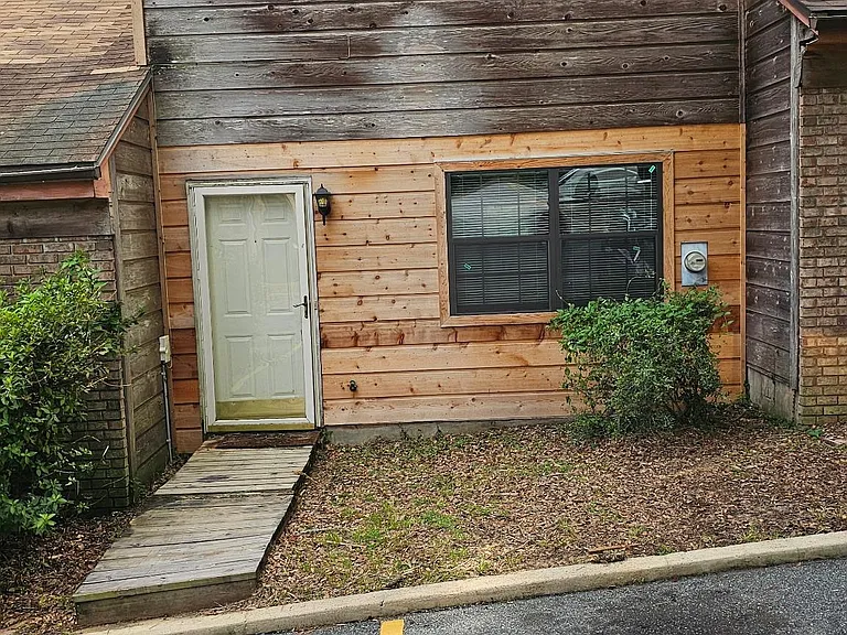 354 Hayden Rd — Photo 1