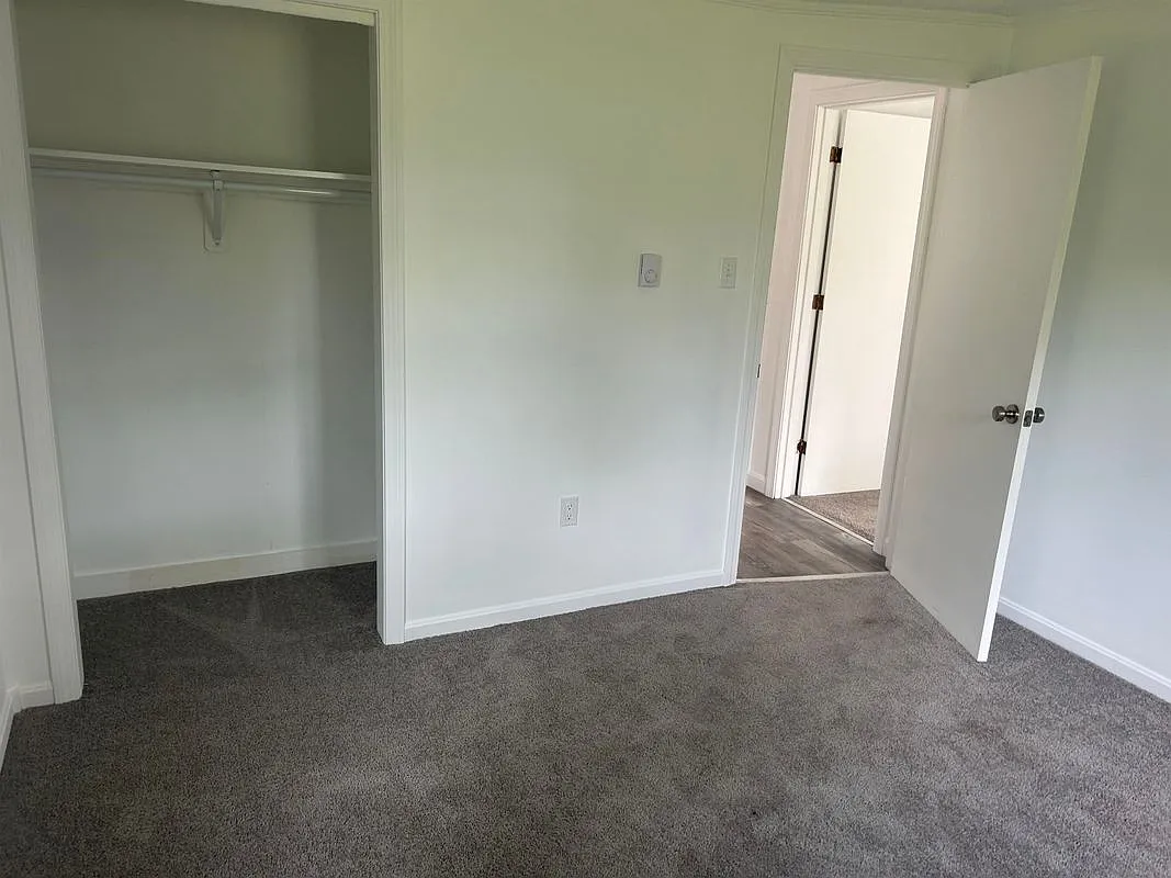 3 bed, 1.0 bath, 2100 sqft, $2,900 — Photo 4